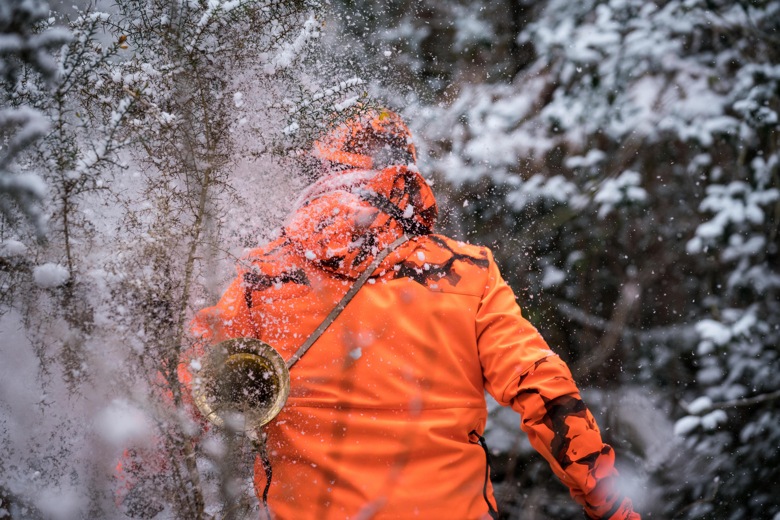 Lovecká softshellová bunda 500 oranžová fluo 10/20