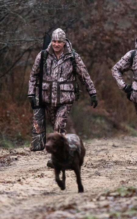 Un article qui explique comment éduquer son chien de chasse au rapport pour le gibier d'eau