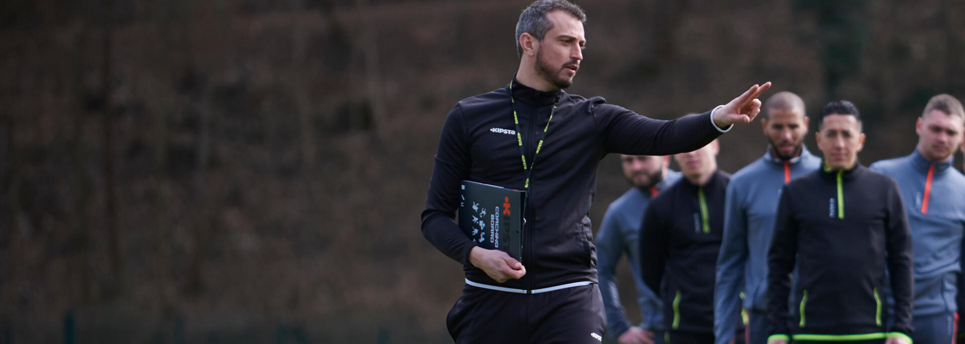 Entraîneur de foot : comment le devenir et préparer vos jeunes