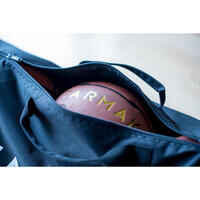 Robust basketball bag for carrying up to five balls (sizes 5 to 7).