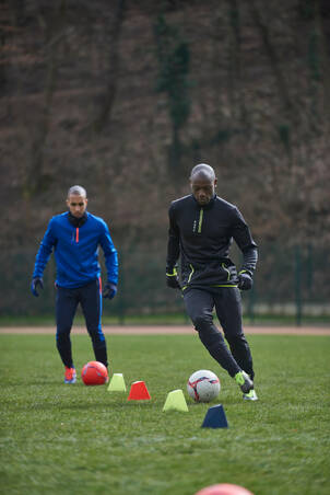 Cone Latihan Sepak Bola Essential 15 cm isi 6 - Jingga