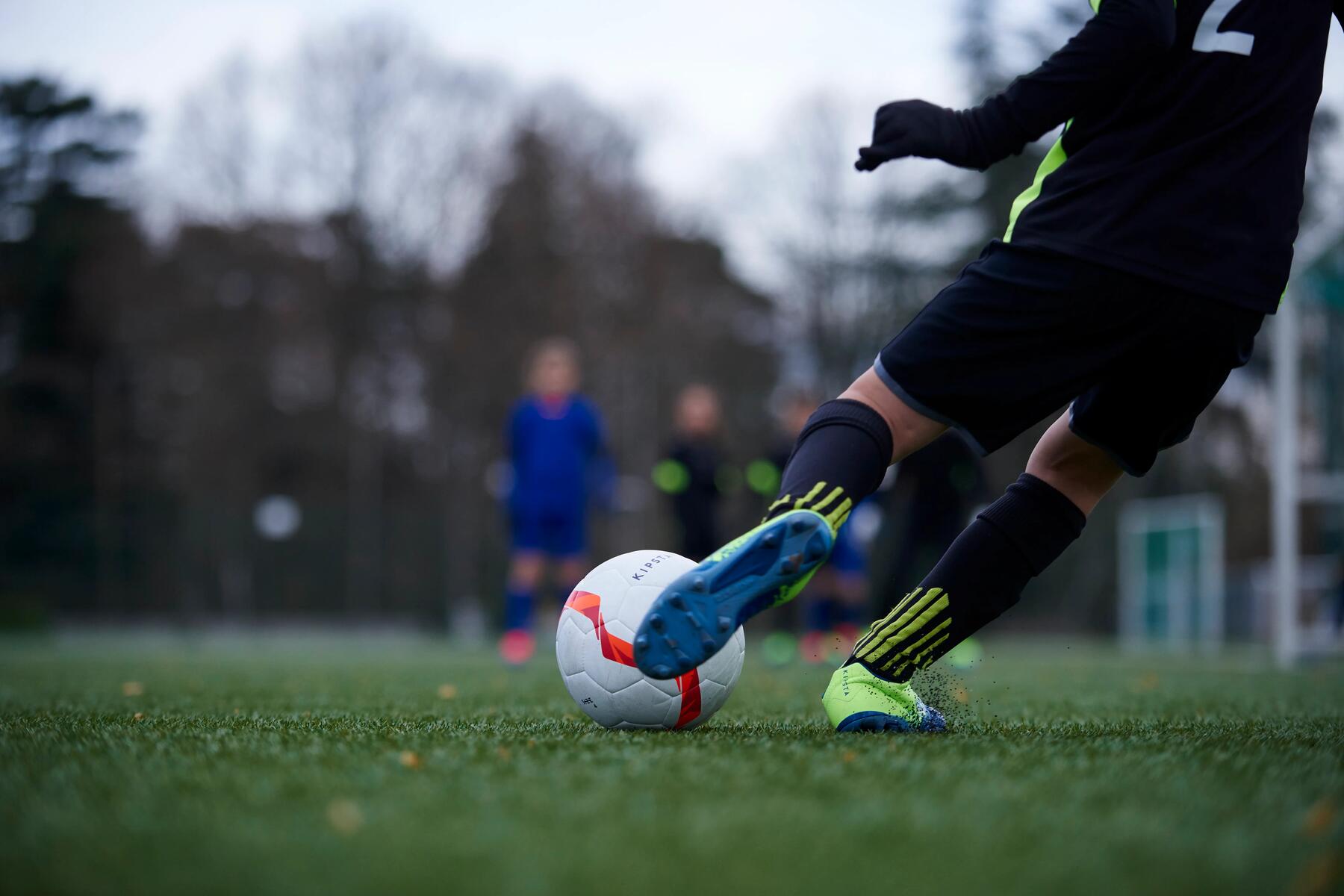 conseils pour jouer au foot en hiver enfant