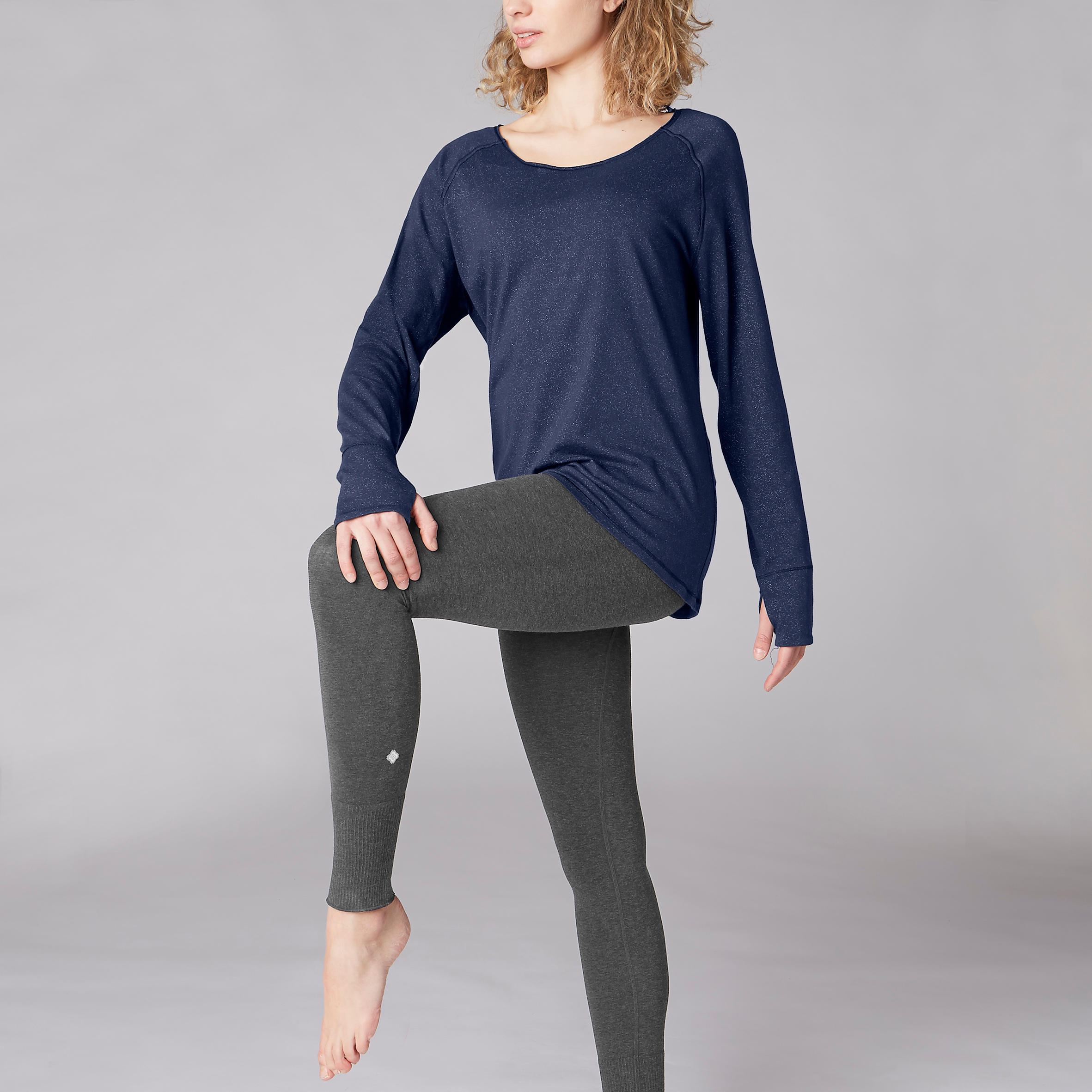 Organic Cotton Long-Sleeved Yoga T-Shirt - Navy 3/8