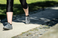 Chaussures marche urbaine femme PW 100 gris foncé