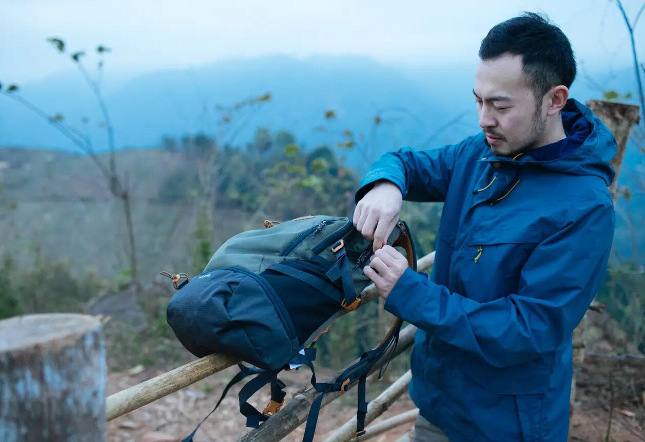 Mann mit Wanderrucksack