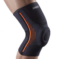 Бандаж на коленный сустав черно-оранжевый SOFT 500 Tarmak