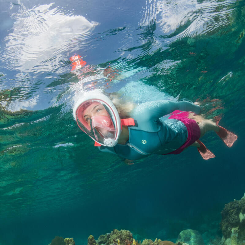 Snorkelling safety rules with fins 