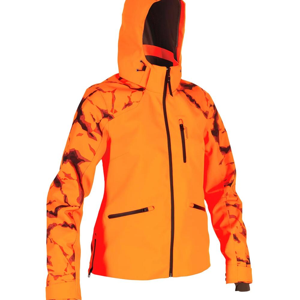 Veste fluo, certifié EPI imperméable et résistante avec ouvertures latérales apportant aisance de mouvements et facilité d'accès à la dague, conçu pour la traque active du grand gibier.