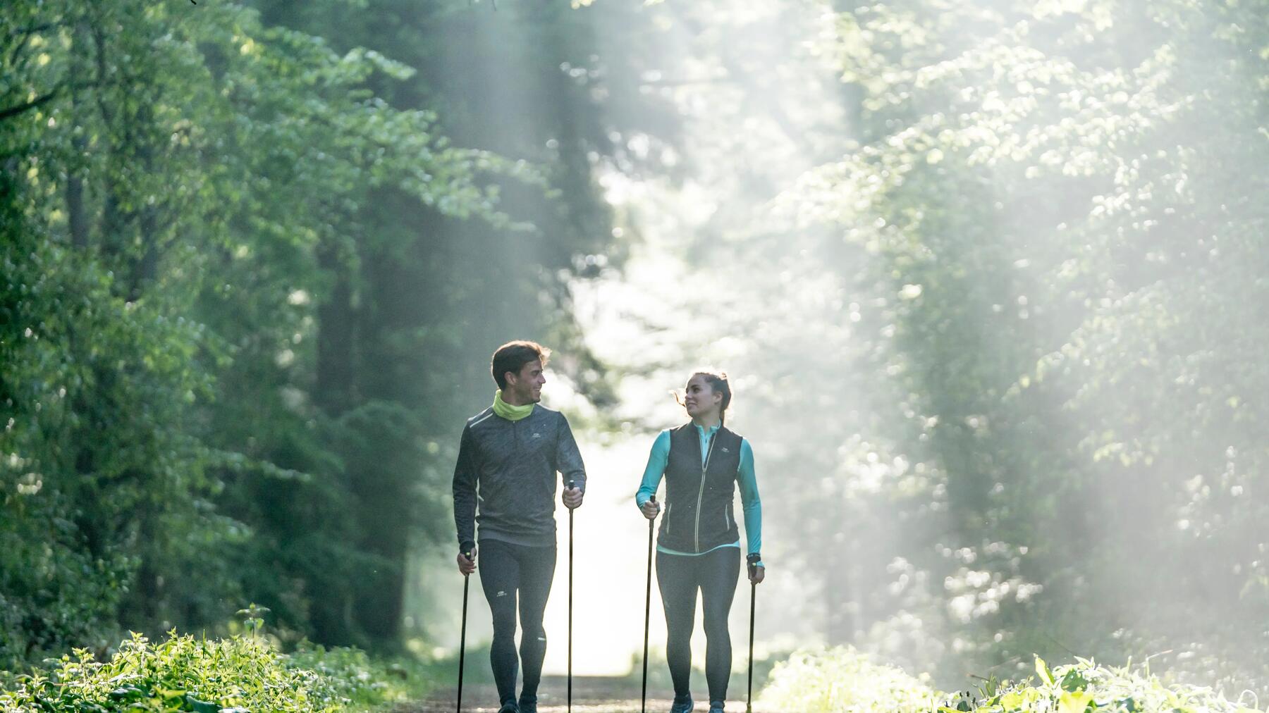 enfant-marche-nordique-bâtons