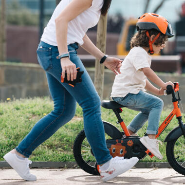 HOW TO TEACH YOUR CHILD TO RIDE A BIKE ?