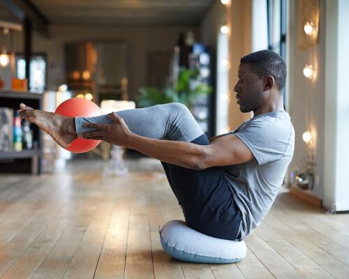 Choisir sa tenue de yoga : conseils et vêtements adaptés