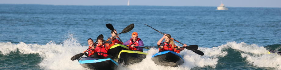surfer-en-canoe-kayak surfer-en-canoe-kayak