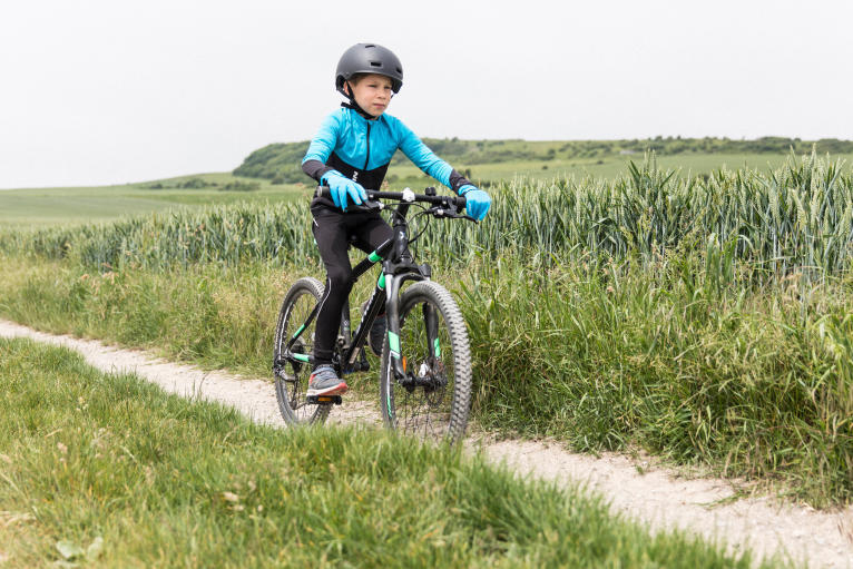 vtt_enfant_noir_vert_btwin_balade_famille vtt_enfant_noir_vert_btwin_balade_famille