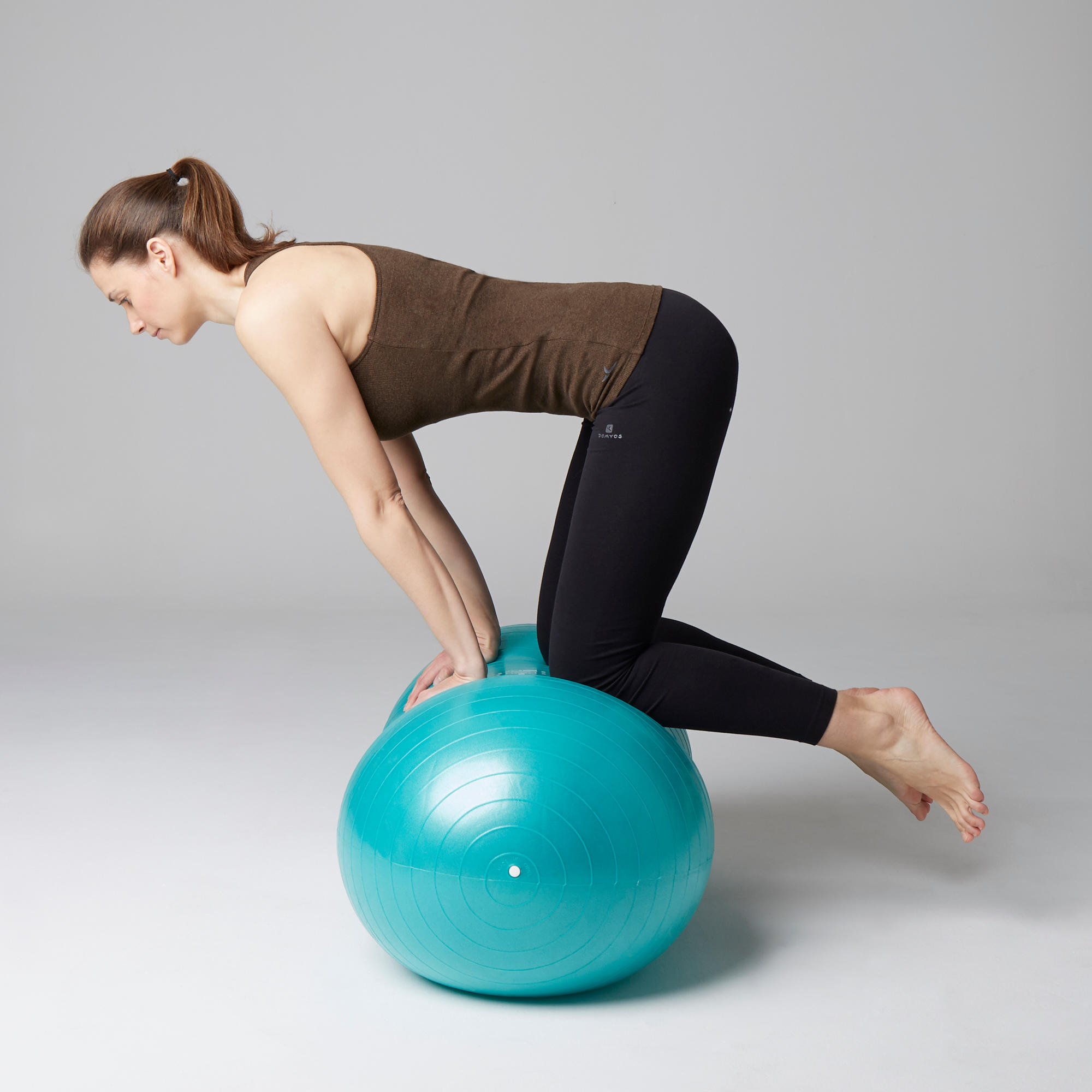 DOMYOS Dámske tielko 500 na fitness a strečing kaki XS · záber 8
