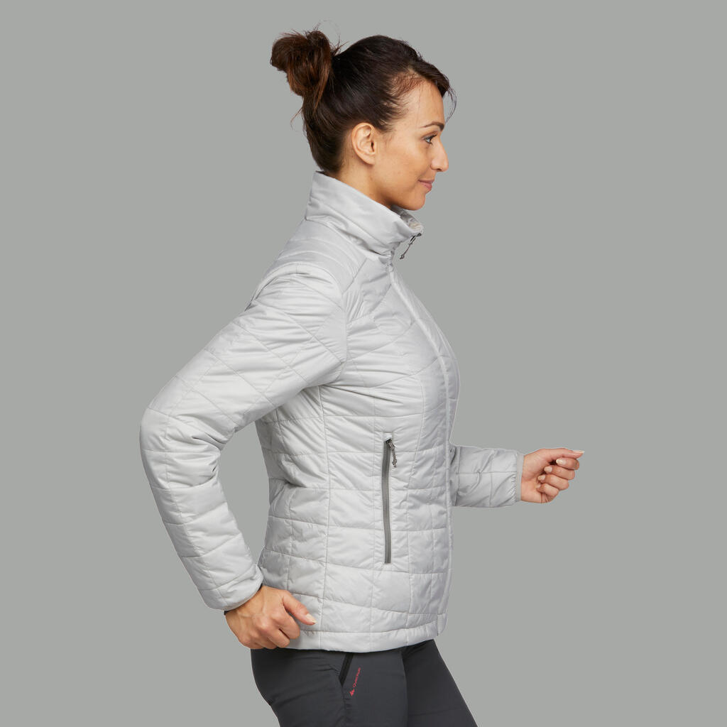 CHAQUETA DE TREKKING MUJER TREK100 GRIS CLARO