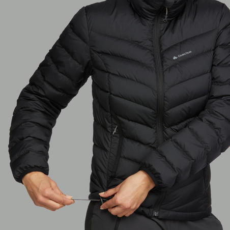 Crna ženska perjana jakna za planinarenje TREK 900