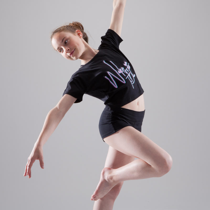 T-shirt manches courtes de danse, court et ample, fille noir. T-shirt manches courtes de danse, court et ample, fille noir.