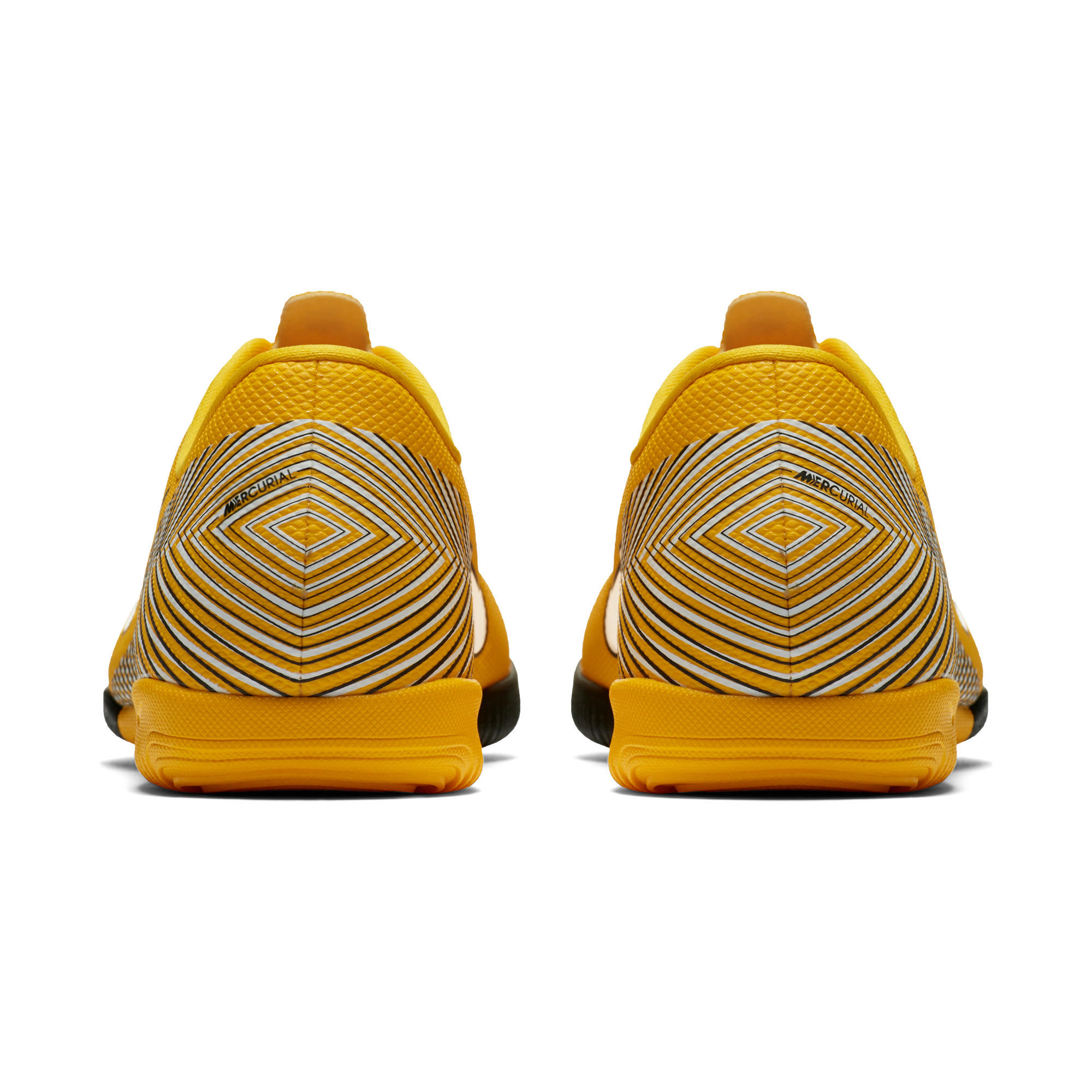 chaussure de neymar beige