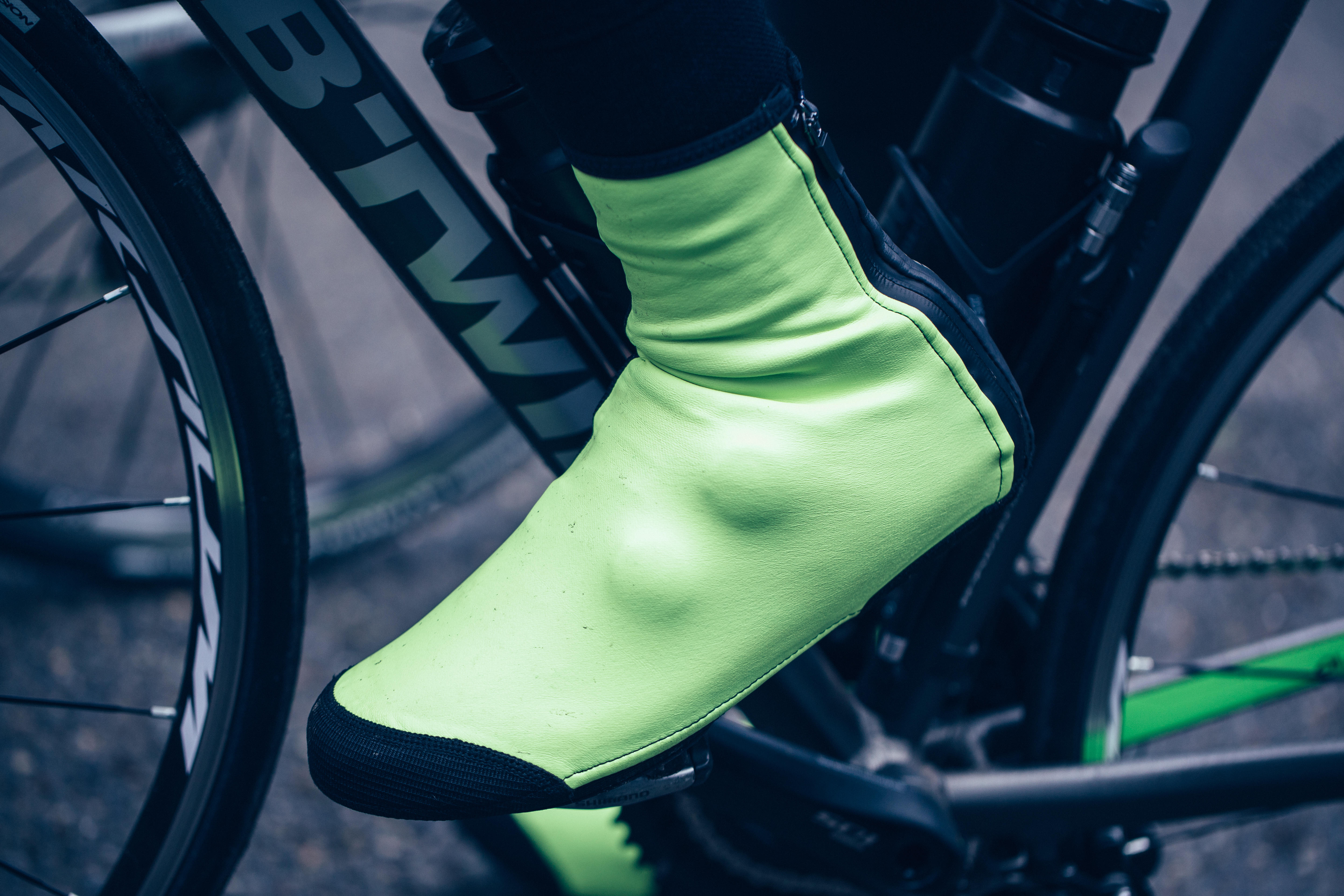 Yellow cycling deals overshoes