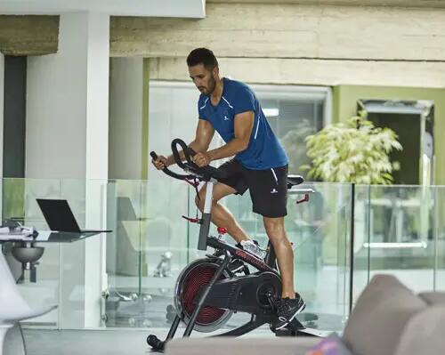 HOE ONDERHOUD IK MIJN INDOOR CYCLING-FIETS?