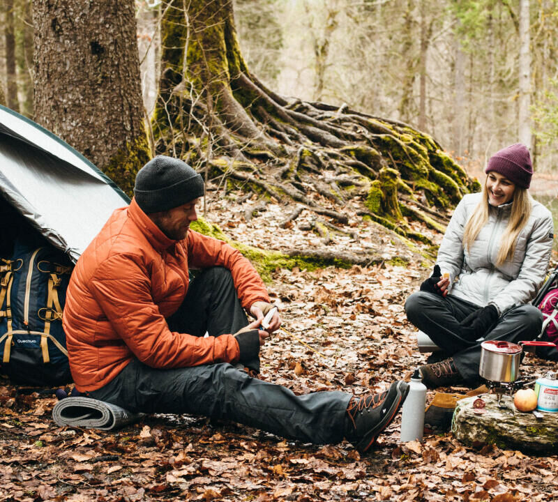 bivouac-couple-tente-feu