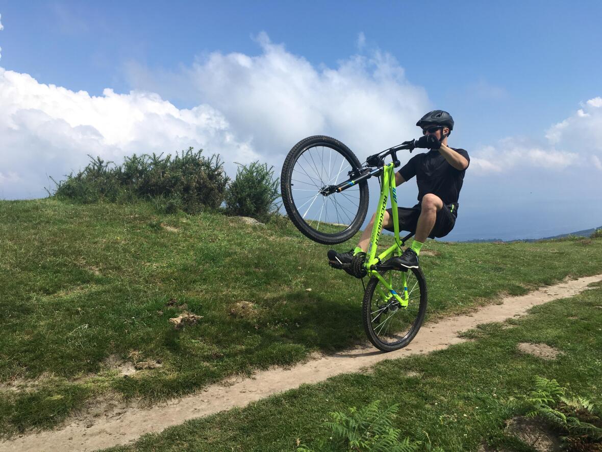 bicicletta città piccoli salti foratura