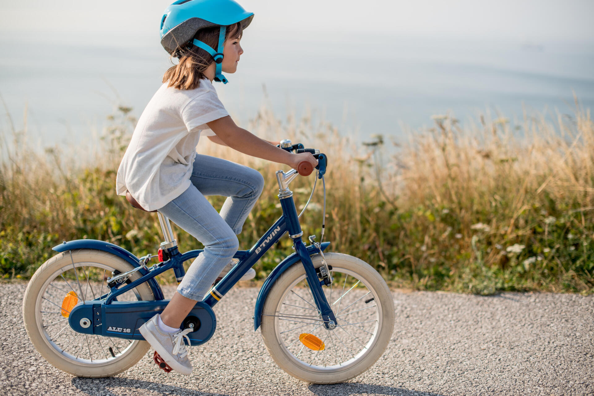3 astuces pour lui apprendre à faire du vélo sans les petites roues - Biba  Magazine