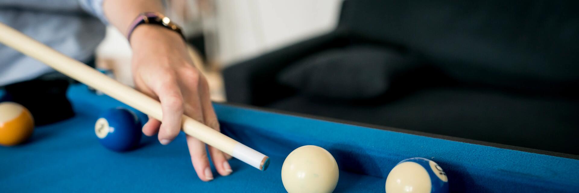 billard queue halten