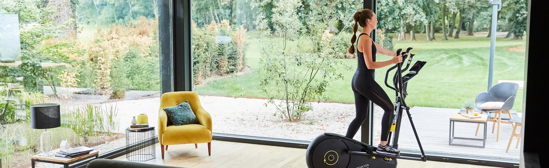 conseils-nouvelle-année-3-engagements-sportifs-que-vous-ne-tiendrez-jamais-velo-elliptique-femme-maison