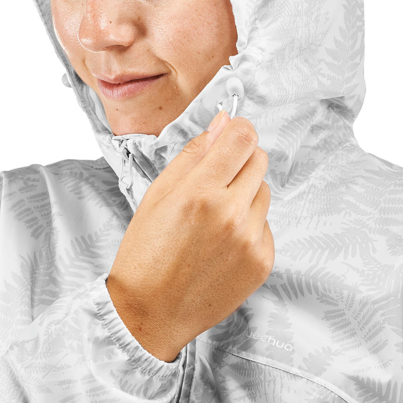 เสื้อแจ็คเก็ตกันฝนผู้หญิงสำหรับใส่เดินในเส้นทางธรรมชาติรุ่น NH100 Raincut Full Zip