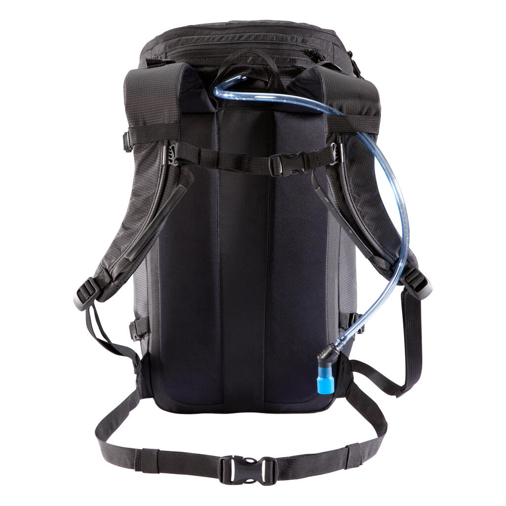 MOCHILA DE ALPINISMO 22 LITROS NEGRO