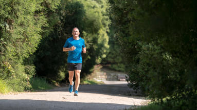 Sport Senior footing cours à pied chemin Sport Senior footing cours à pied chemin