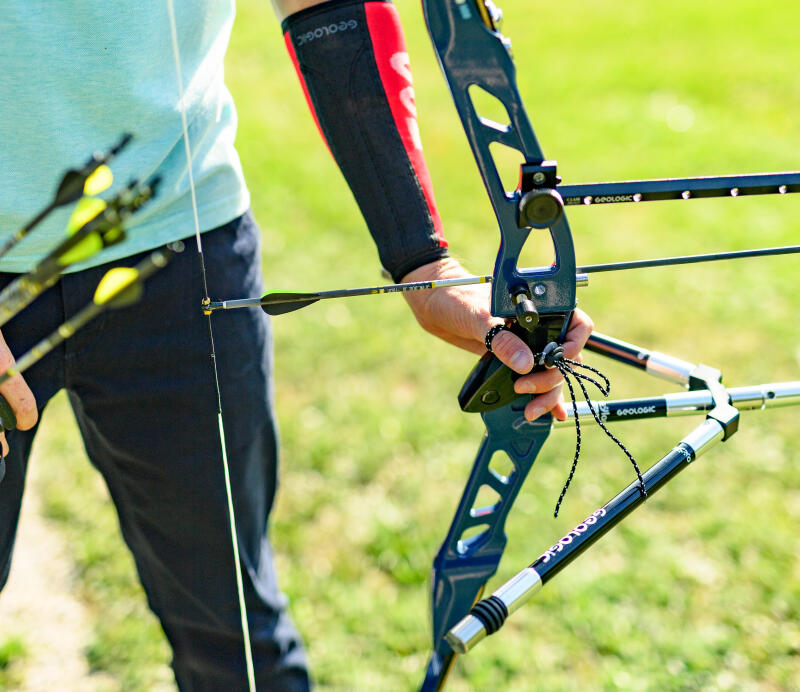personne qui s'apprête à utiliser son arc