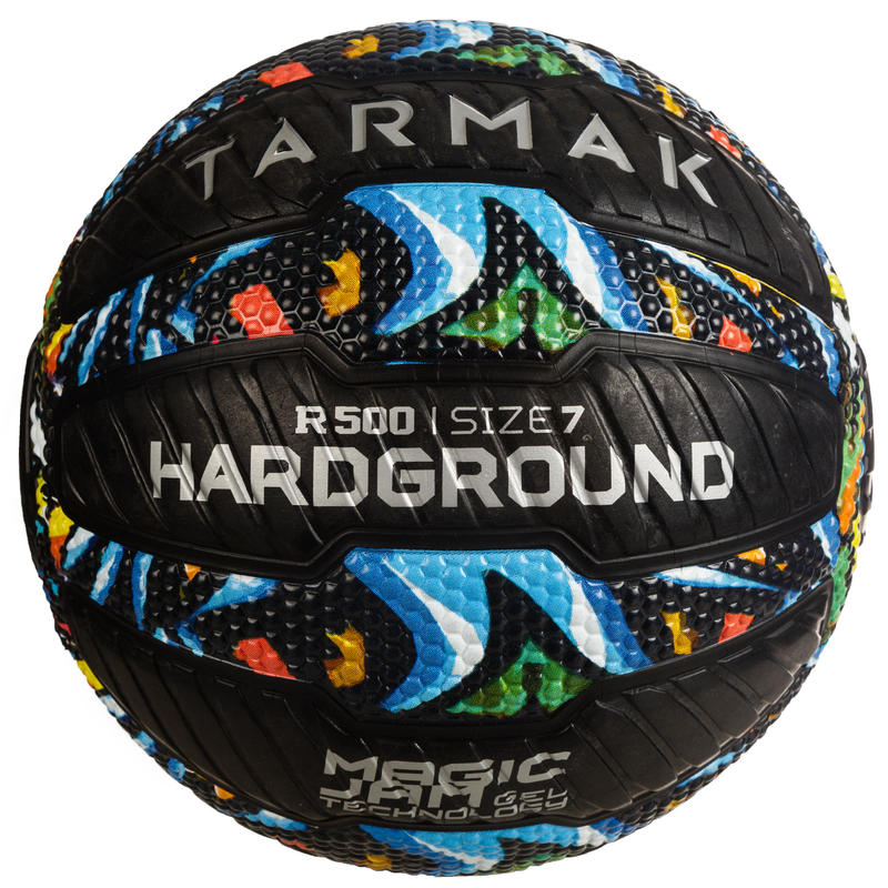 Ballon de basket adulte R500 taille 7 graffiti increvable et ultra agrippant.