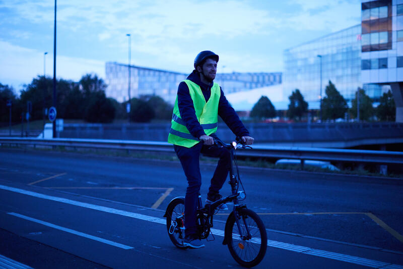 Rouler à vélo et courir dans le noir : les indispensables