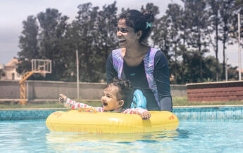 Swimming and Child development - From birth to 6 months Swimming and Child development - From birth to 6 months