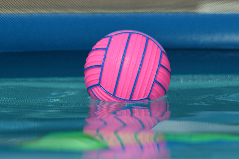 Petit ballon piscine rose