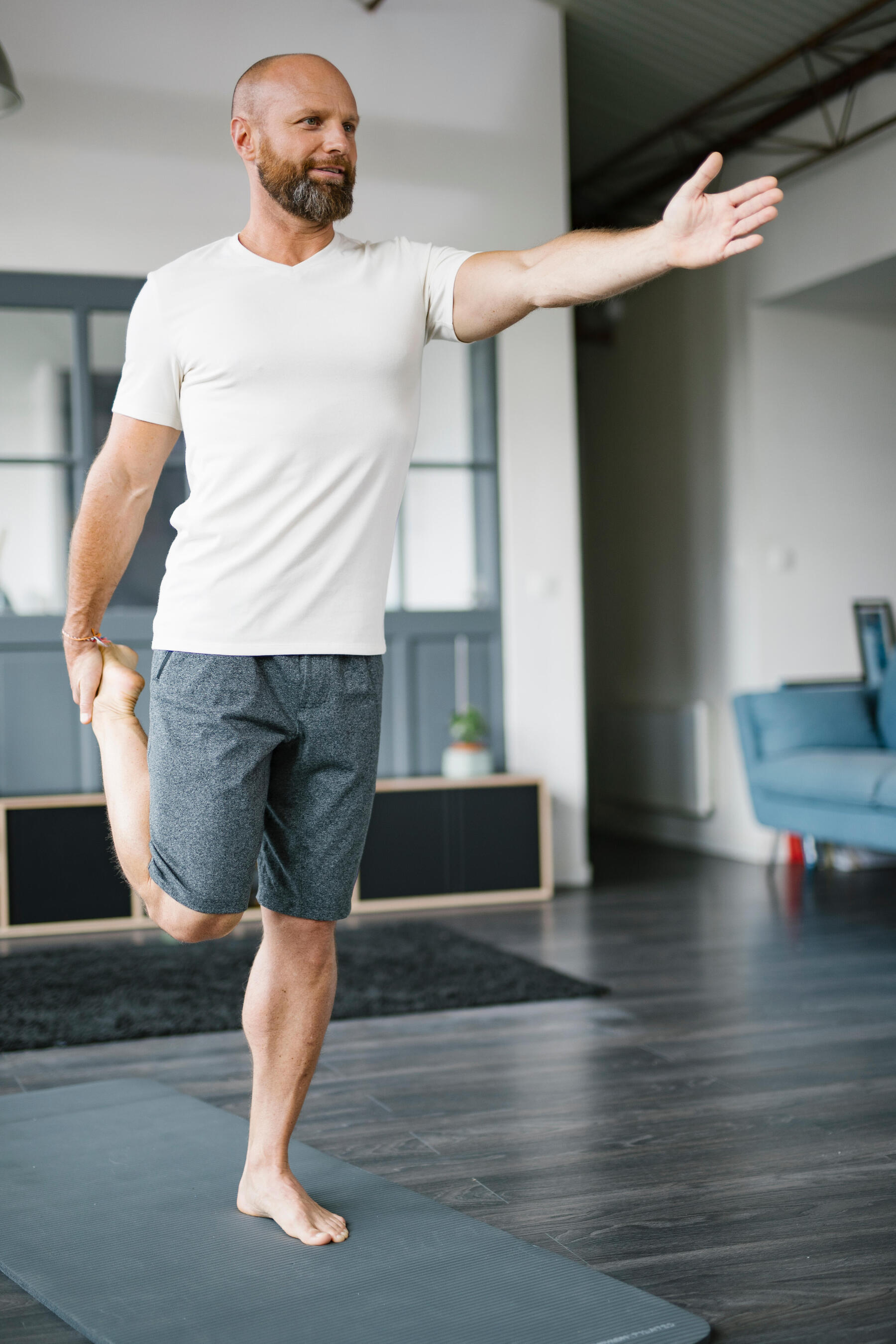 Sport à la maison : détournez votre intérieur pour faire des exercices faciles