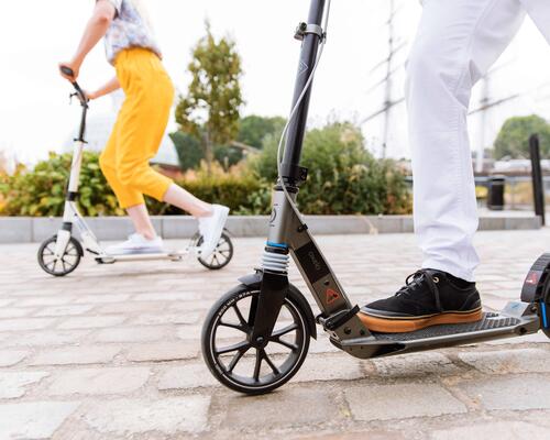 Como deslocar de trotinete decathlon à chuva