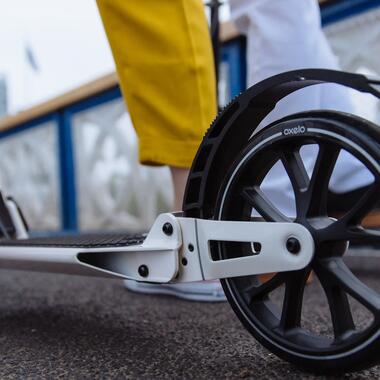 Die Wartung des Oxelo-Scooters von DECATHLON
