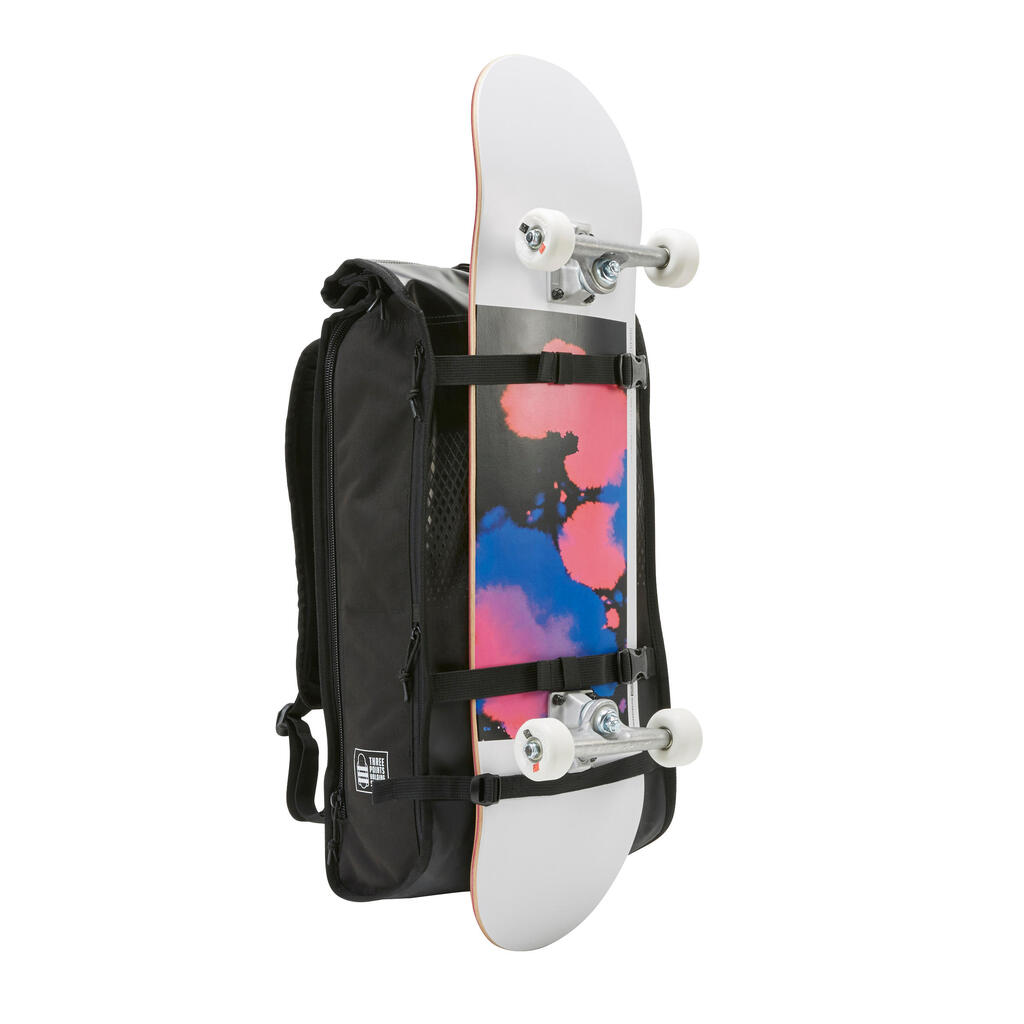 Batoh na skateboard BG500 ROLLTOP 25 litrov čierny