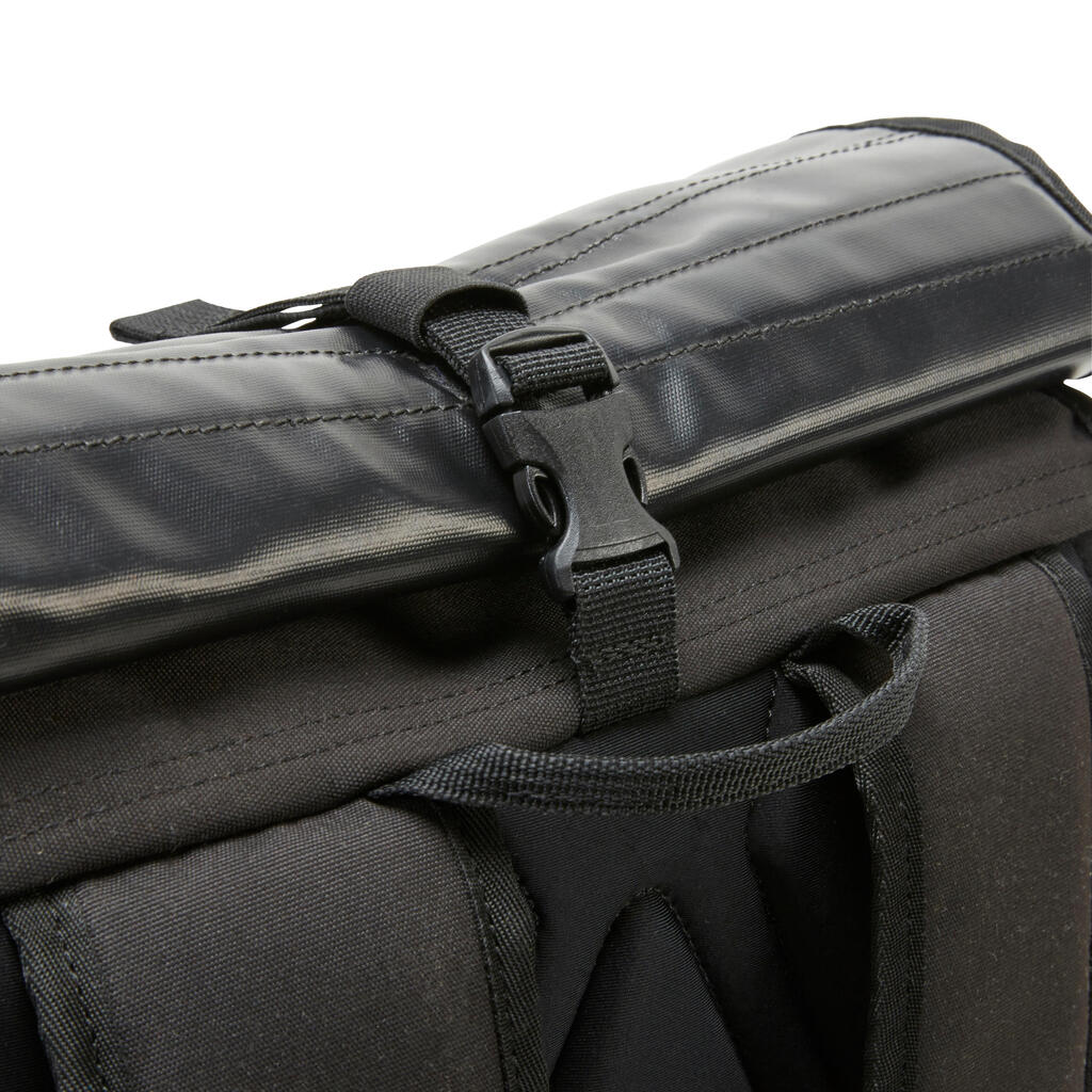 Crni ranac za skejtbording BG500 ROLLTOP (25 l)