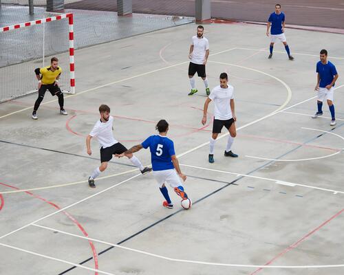Découvrez et débutez le Futsal : un sport en plein essor