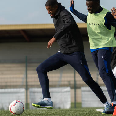 football_kipsta_decathlon_pieds
