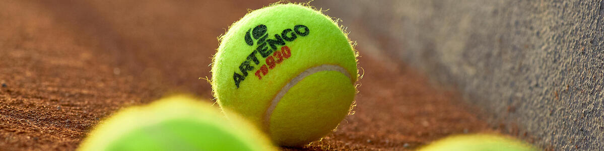 How to Choose a Tennis Ball