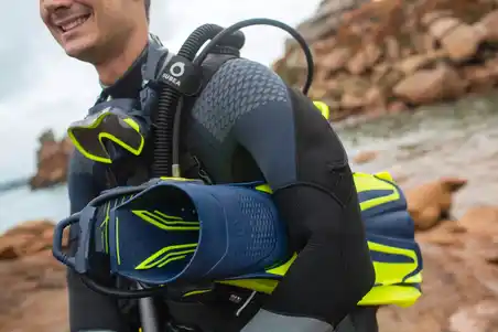Pair of elastic straps for adjustable scuba diving fins