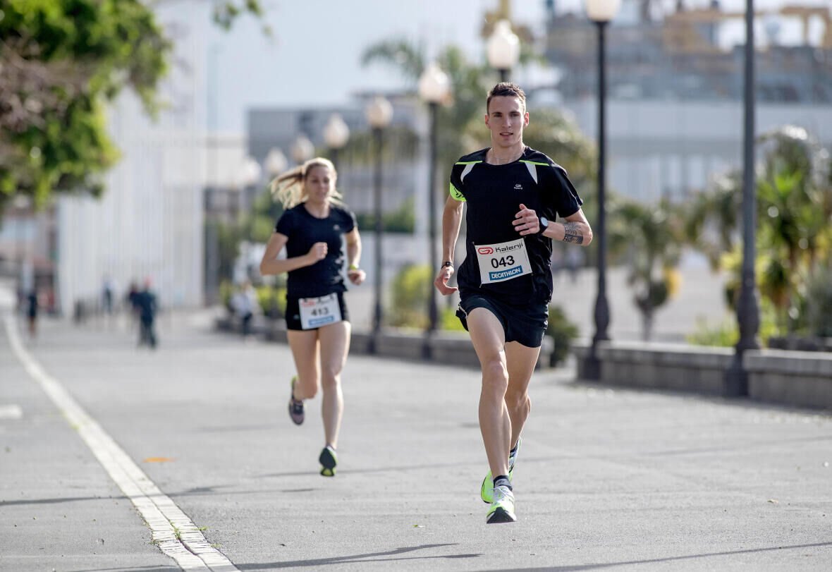 tips-running-women-don't-run-as-fast-as men-couple