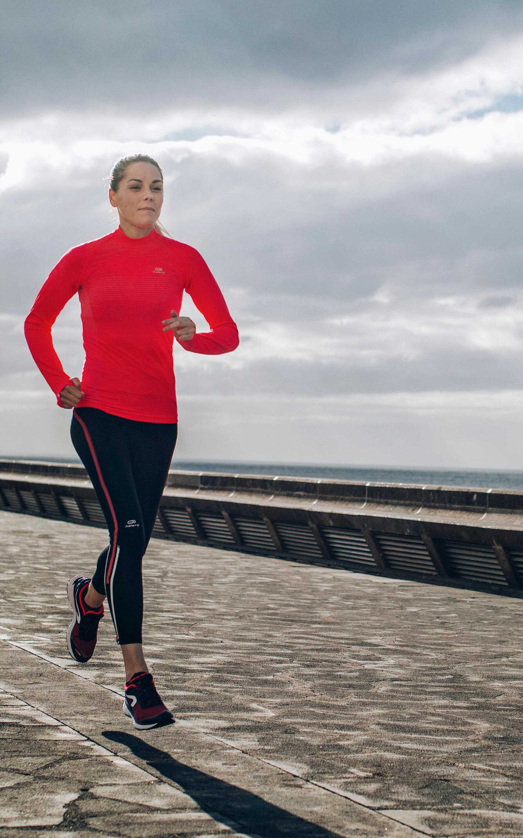 conseils-nouvelle-année-3-engagements-sportifs-que-vous-ne-tiendrez-jamais-running-marathon-femme-mer