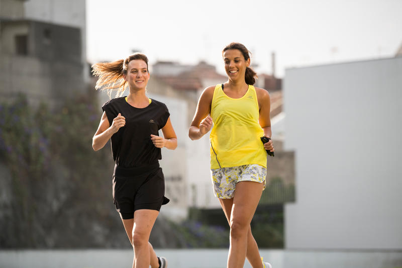 Pourquoi les femmes courent-elles moins vite que les hommes ?