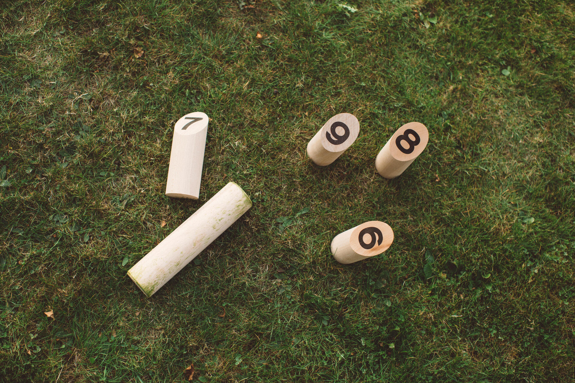 The skittle, fallen number 7 pin, and three standing pins